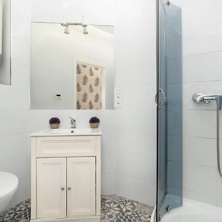 Cosy Very Berry In Close To The Park By Renters Poznań