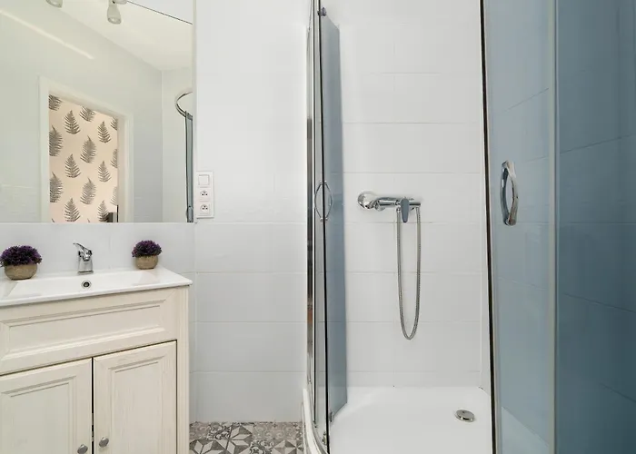 Cosy Very Berry In Close To The Park By Renters *