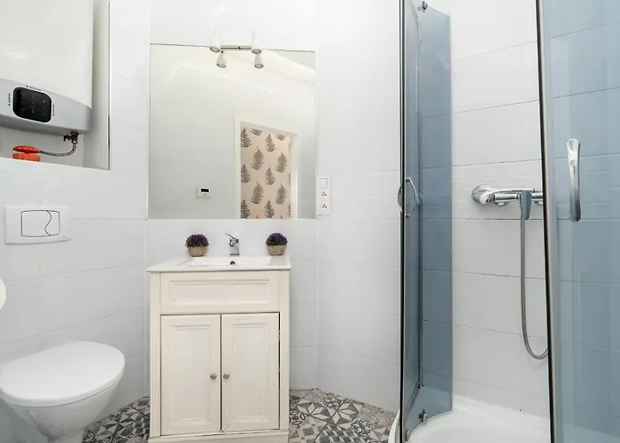 Cosy Very Berry In Close To The Park By Renters 포즈난