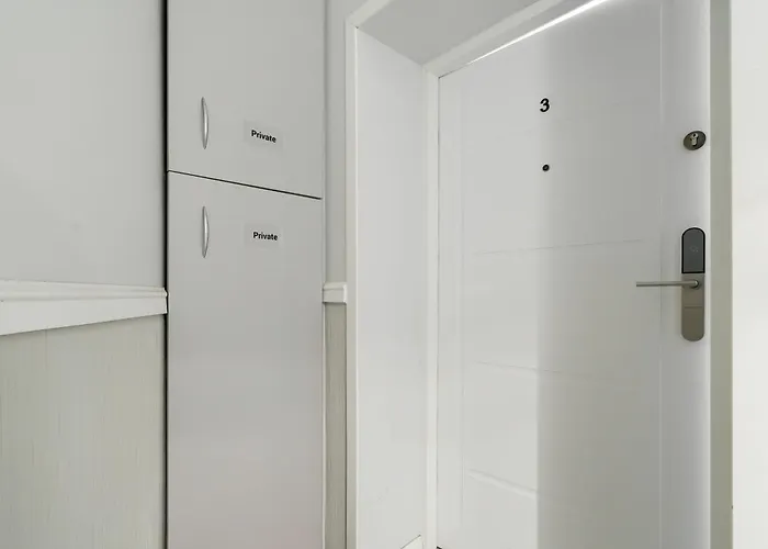 Cosy Very Berry In Close To The Park By Renters * 포즈난