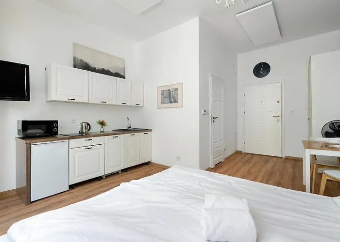Cosy Very Berry In Close To The Park By Renters 아파트 포즈난