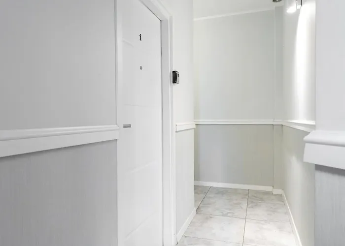 Cosy Very Berry In Close To The Park By Renters 포즈난